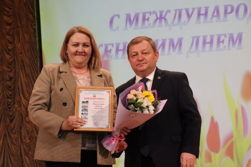 В Нурлате прошел большой праздничный концерт к 8 Марта