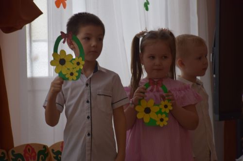 В преддверии 8 Марта в детском саду «Солнышко» пригласили мам и бабушек на утренник