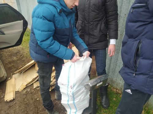 В Бурметьевской школе прошла выставка творческих работ из бросового материала «Вторая жизнь ненужным вещам»