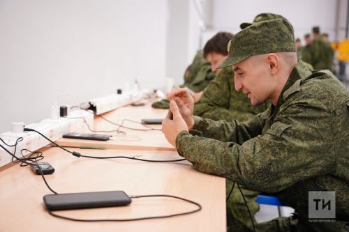 Каждый гражданин имеет возможность заменить срочную службу в армии на контрактную на один год