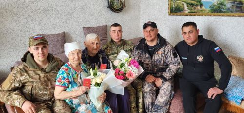Участники спецоперации вручили медаль «За поддержку СВО» серебряным волонтерам Нурлата