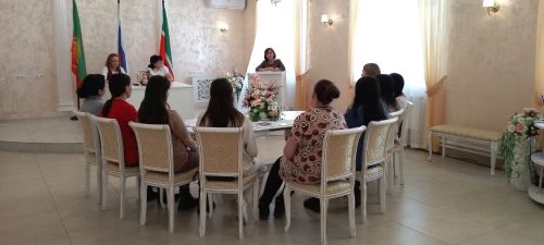 В Нурлатском ЗАГСе прошел День беременных