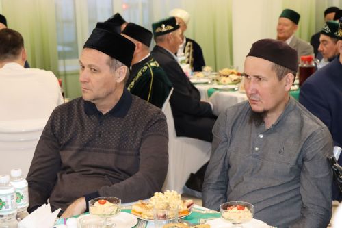 Глава района Дамир Ишкинеев провел ифтар для нурлатцев