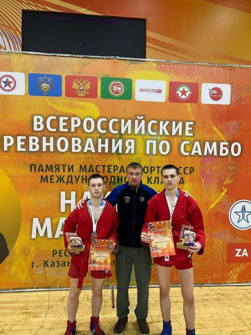 Нурлатские самбисты вернулись с соревнований с тремя бронзовыми медалями