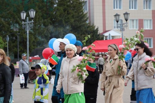 В Нурлате возобновили традицию проводить первомайский праздничный парад