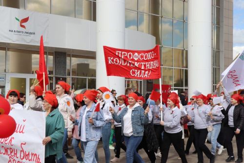 В Нурлате возобновили традицию проводить первомайский праздничный парад