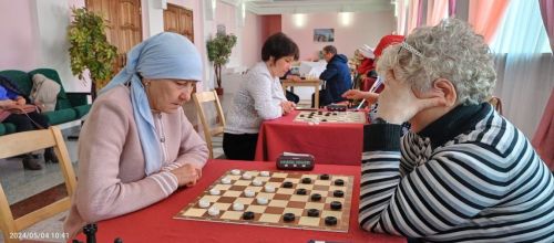В Нурлате прошли турниры по шахматам и шашкам, посвященные Дню Победы