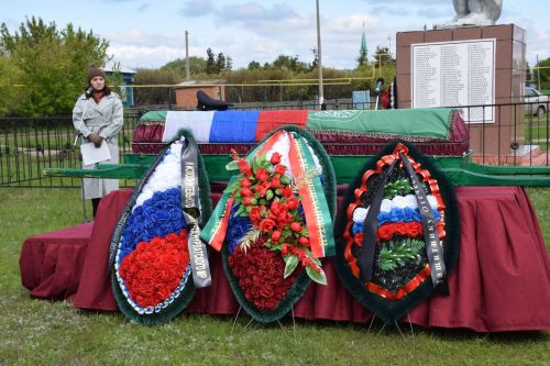 В деревне Ерыкла с почестями похоронили погибшего на СВО земляка