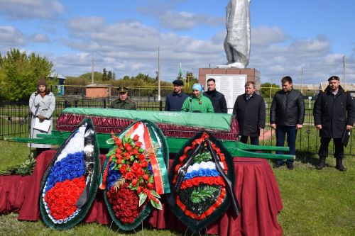 В деревне Ерыкла с почестями похоронили погибшего на СВО земляка