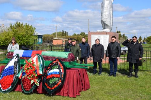 В деревне Ерыкла с почестями похоронили погибшего на СВО земляка