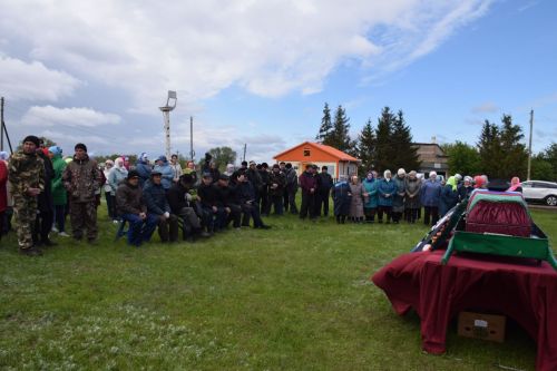 В деревне Ерыкла с почестями похоронили погибшего на СВО земляка