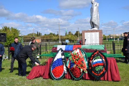 В деревне Ерыкла с почестями похоронили погибшего на СВО земляка