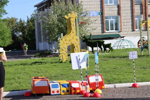 В Нурлате в знании ПДД соревновались не только дошколята, но и их родители