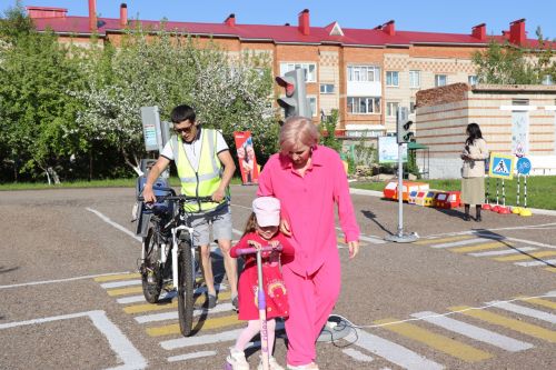 В Нурлате в знании ПДД соревновались не только дошколята, но и их родители