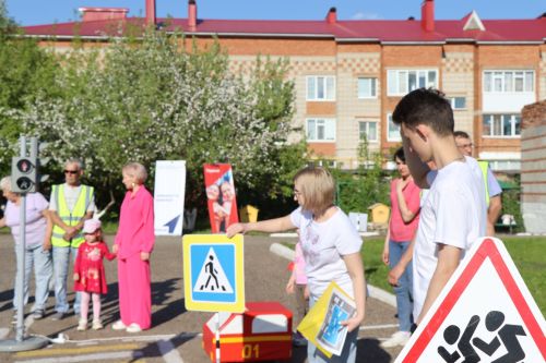 В Нурлате в знании ПДД соревновались не только дошколята, но и их родители
