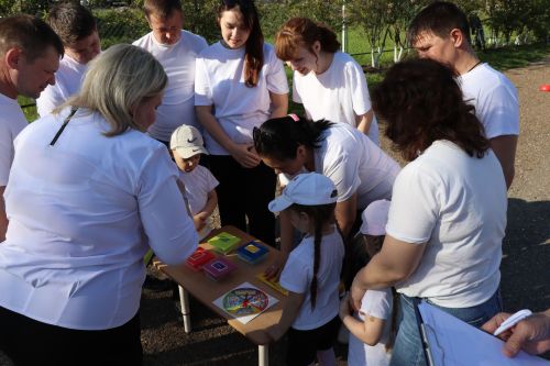 В Нурлате в знании ПДД соревновались не только дошколята, но и их родители
