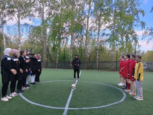 В Нурлатском районе в футбол играют и юноши, и девушки