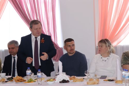 Глава Нурлатского района Дамир Ишкинеев в День Победы встретился с бойцами СВО