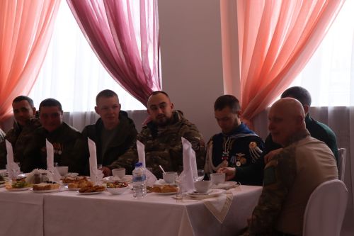 Глава Нурлатского района Дамир Ишкинеев в День Победы встретился с бойцами СВО