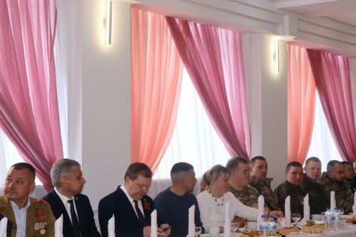 Глава Нурлатского района Дамир Ишкинеев в День Победы встретился с бойцами СВО