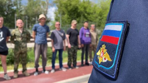 Бойцы, подписавшие контракт, получают около 1 млн рублей