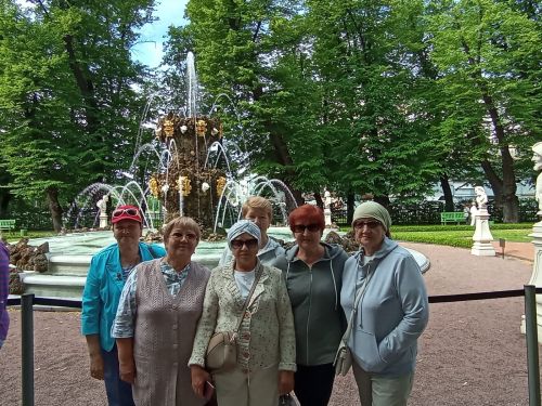 Участницы нурлатского Центра активного долголетия и здоровья совершают экскурсию в Санкт-Петербург