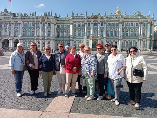 Участницы нурлатского Центра активного долголетия и здоровья совершают экскурсию в Санкт-Петербург