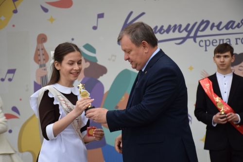 В Нурлате чествовали лучших выпускников нашего района (ФОТОРЕПОРТАЖ)