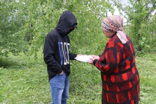 Курьер вернул похищенные у пенсионерки деньги