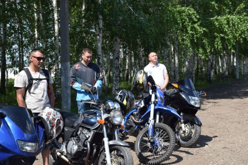 Нурлатские автоинспекторы провели встречу с мотоциклистами и школьниками