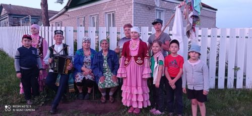 В селах Нурлатского района продолжается сбор подарков к Сабантую