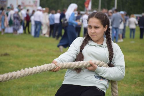 На Сабантуе в Нурлате Рифат Абдулвалиев поднялся за петухом за 30 секунд