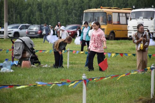На Сабантуе в Нурлате Рифат Абдулвалиев поднялся за петухом за 30 секунд