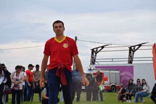 Абсолютным батыром Сабантуя в Нурлате стал Марсель Гузаиров