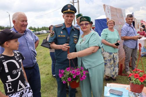 «Нурлат-информ» организовал подписку на «Дружбу» и разыграл главный приз Сабантуя – барана