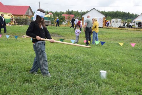 На Сабантуе в Нурлате Рифат Абдулвалиев поднялся за петухом за 30 секунд