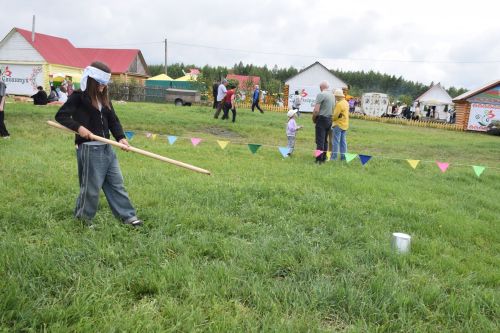 На Сабантуе в Нурлате Рифат Абдулвалиев поднялся за петухом за 30 секунд