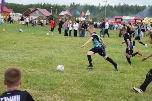 На Сабантуе в Нурлате Рифат Абдулвалиев поднялся за петухом за 30 секунд