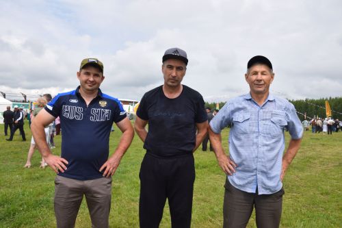 На Сабантуе в Нурлате Рифат Абдулвалиев поднялся за петухом за 30 секунд
