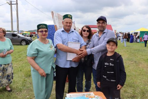 «Нурлат-информ» организовал подписку на «Дружбу» и разыграл главный приз Сабантуя – барана