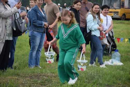 На Сабантуе в Нурлате Рифат Абдулвалиев поднялся за петухом за 30 секунд