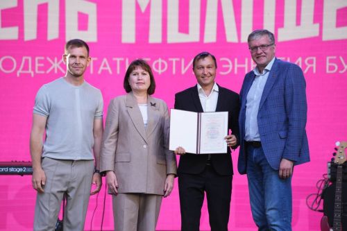 На Дне молодёжи в Елабуге генеральный директор компании «Татнефть» выразил благодарность мастеру ЦДНГ-3 НГДУ «Нурлатнефть» Рузилю Абзяпбарову