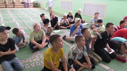 Якты Күл авылы “Котдус” мәчете каршында ир балалар өчен җәйге лагерь эшли