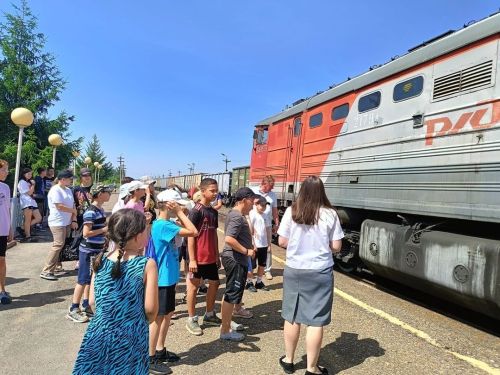 ЮИДовцы пришкольного лагеря «Эврика»  посетили с экскурсией железнодорожный вокзал Нурлата