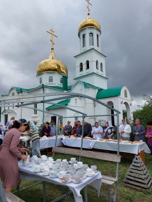Родственники участников спецоперации стали гостями встречи в храме пророка Божия Илии