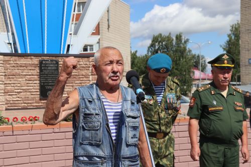 В праздновании Дня ВДВ в Нурлате принял участие боец СВО