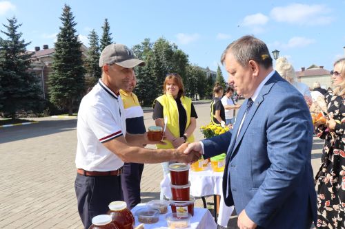 В Нурлате прошел традиционный фестиваль меда