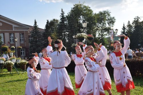 В Нурлате в День города прошел традиционный конкурс «Озын толым – длинная коса»