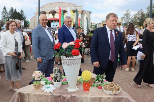 Сегодня нурлатцы отметили День работников нефтяной и газовой промышленности  (фоторепортаж)
