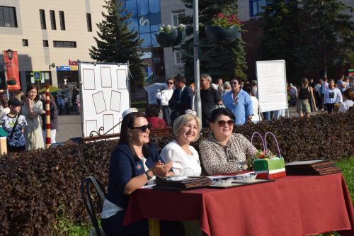 В Нурлате в День города прошел традиционный конкурс «Озын толым – длинная коса»